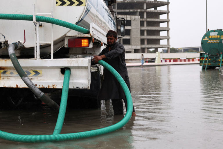 യുഎഇയിലെ അസാധാരണ മഴ